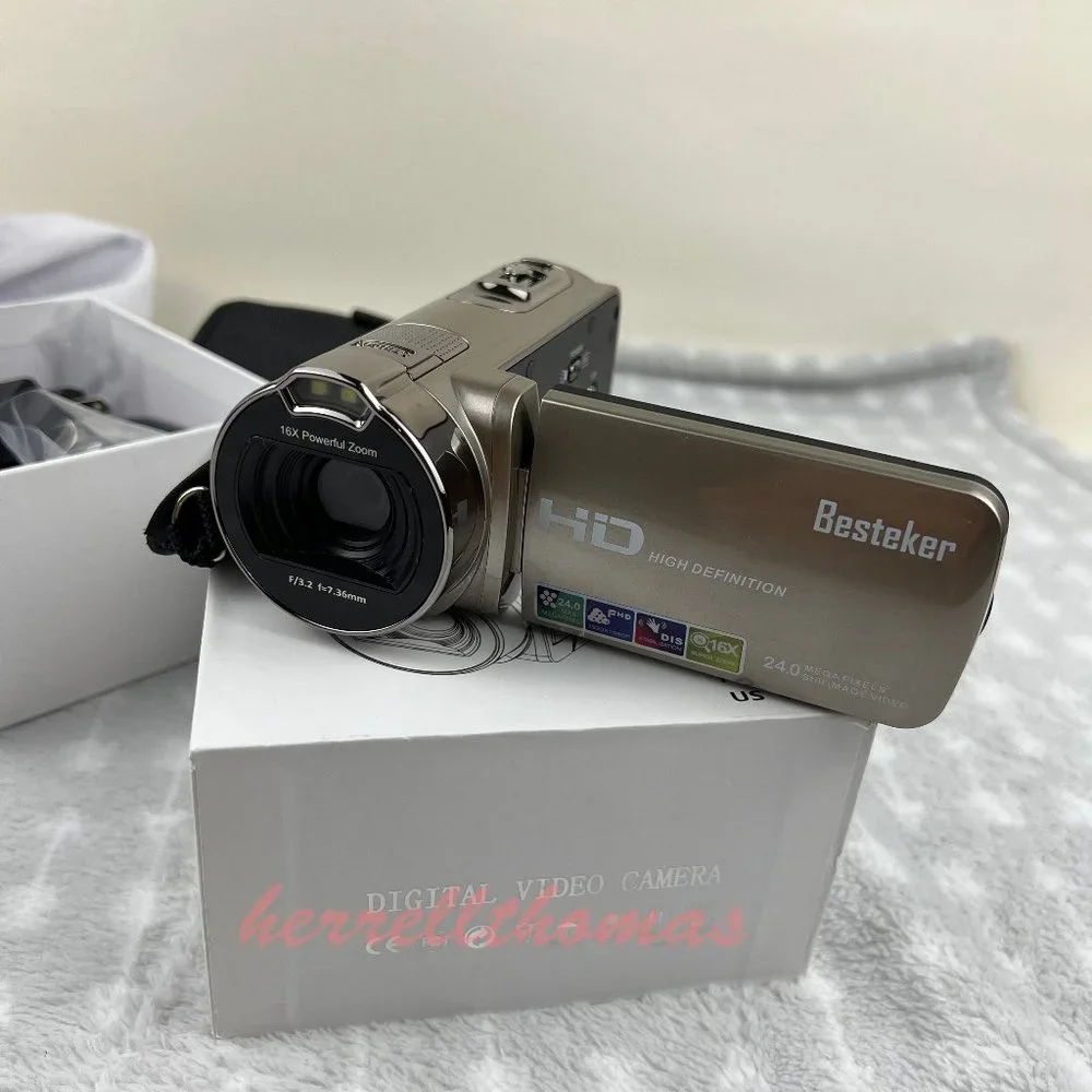 DIGITAL VIDEO CAMERA - Picture 1 of 8